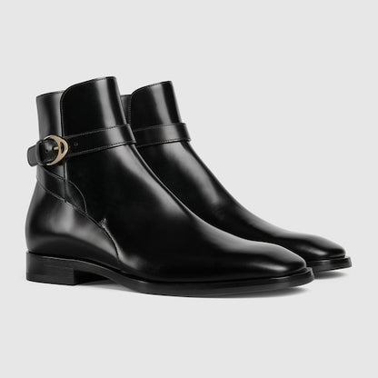 Men's boot with buckle
