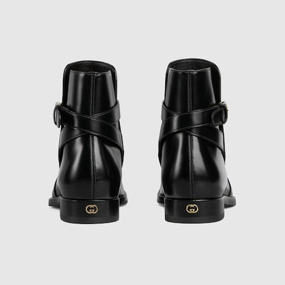 Men's boot with buckle