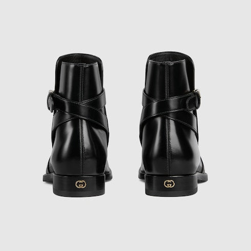 Men's boot with buckle