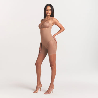 Skims Body Core Sculpt Back Smoothing Open Bust Mid Thigh Bodysuit