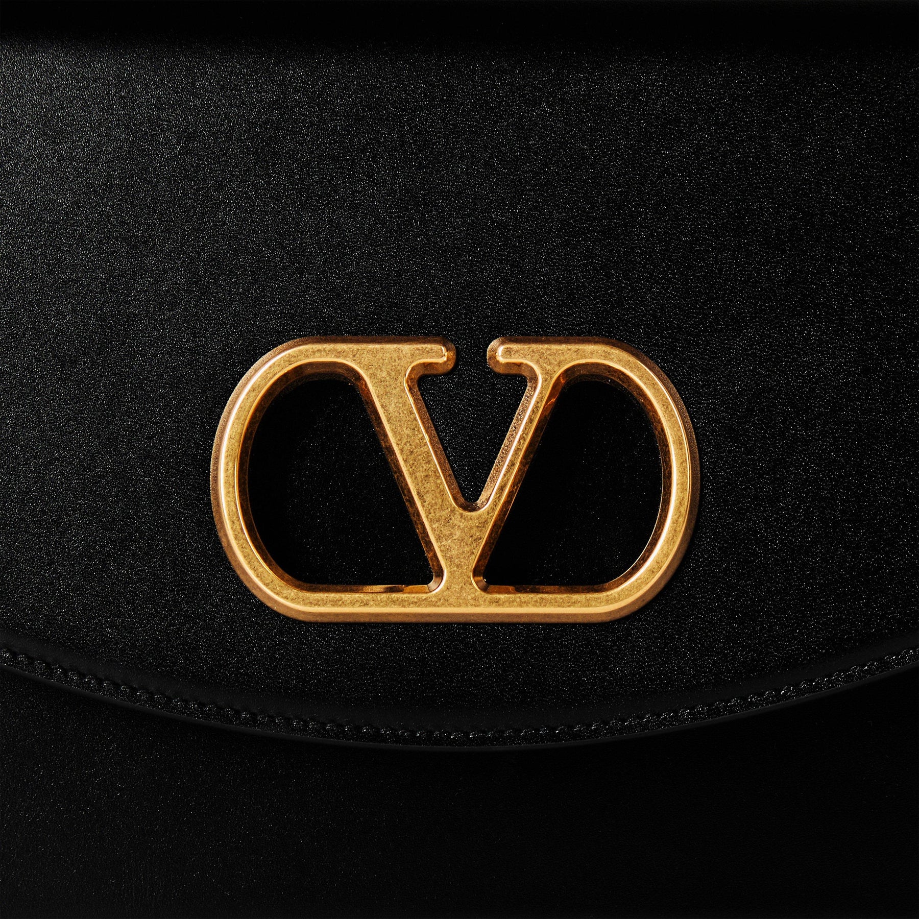 Medium Vain Shoulder Bag