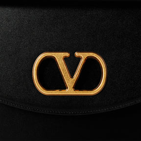 Medium Vain Shoulder Bag