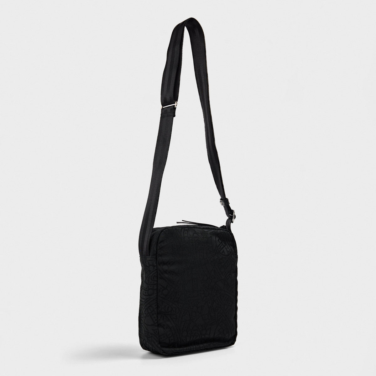 VW Luke Crossbody Bag54