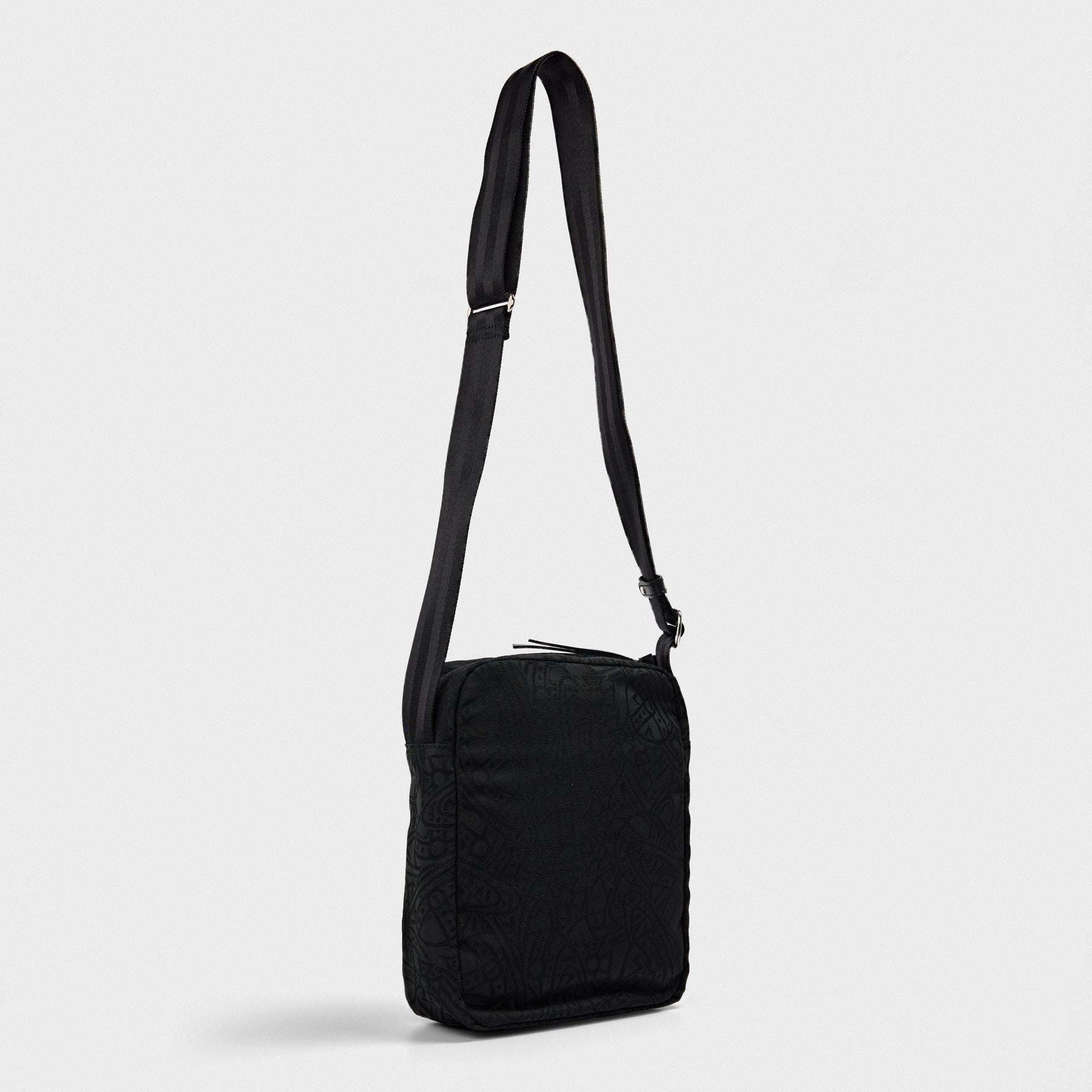 VW Luke Crossbody Bag54