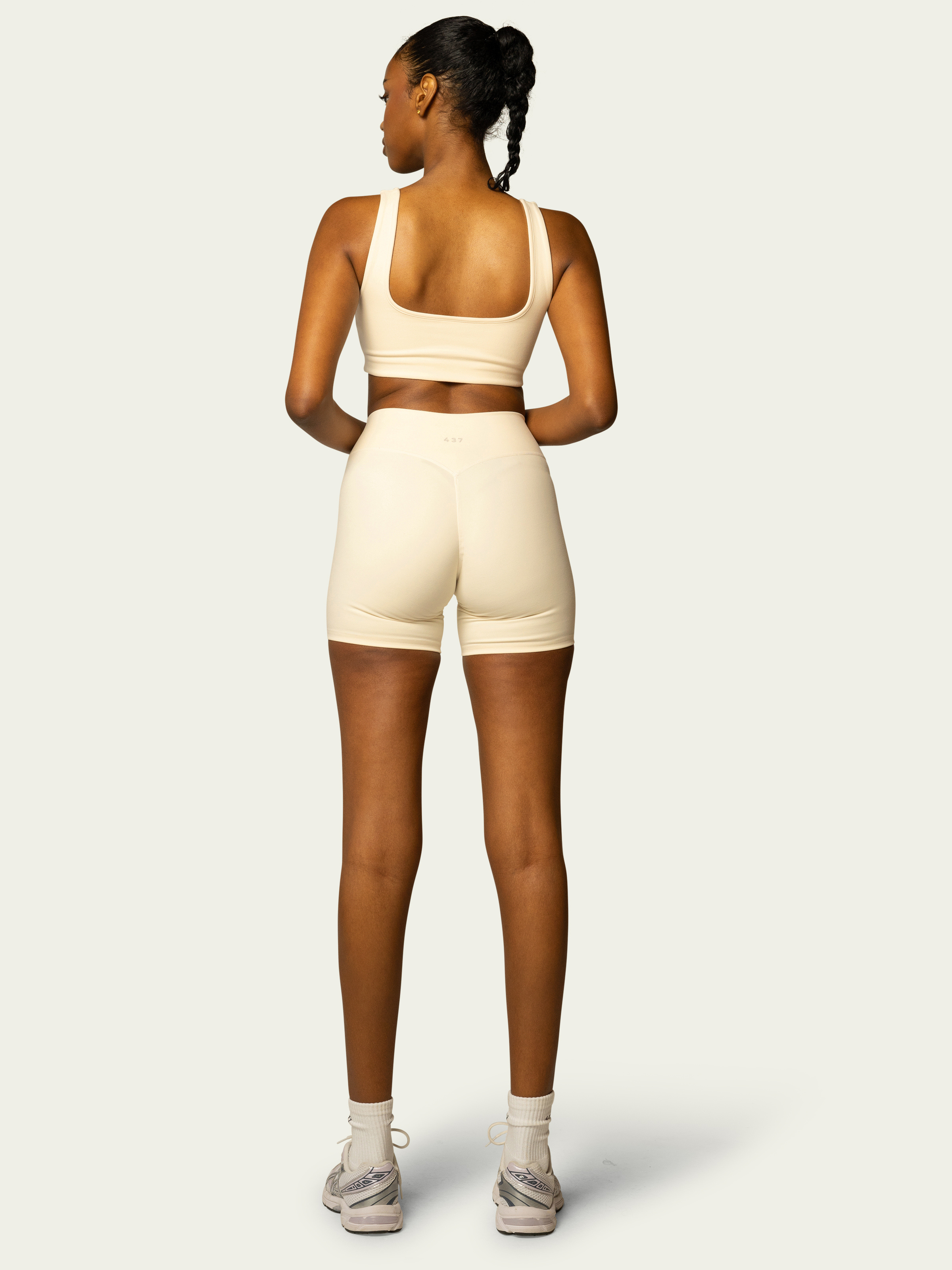 The Essentials Short / Cream