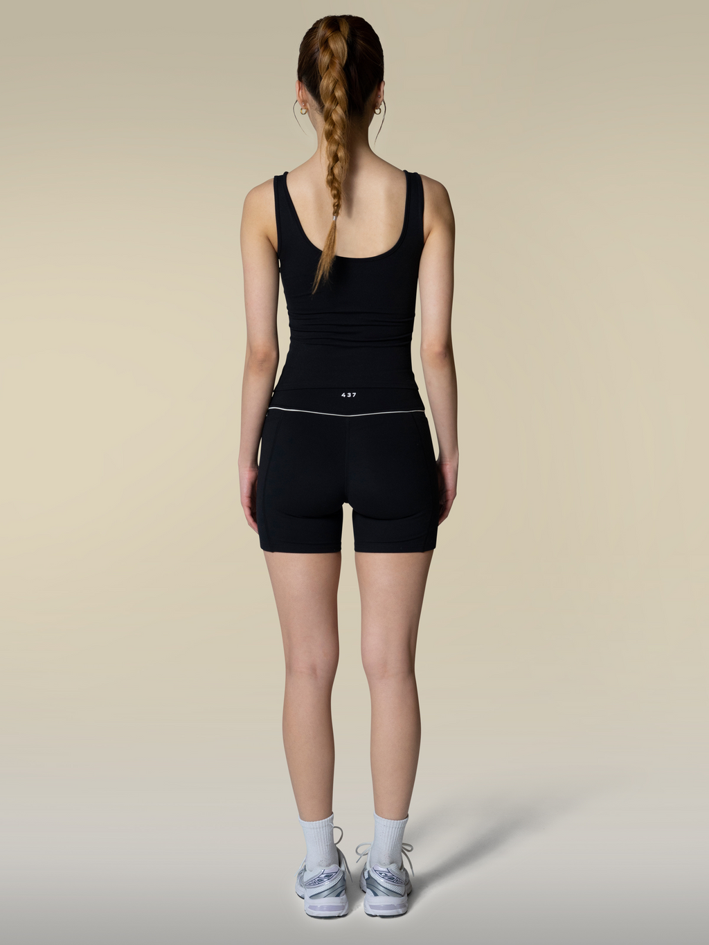 The Studio Short / Black-Crème