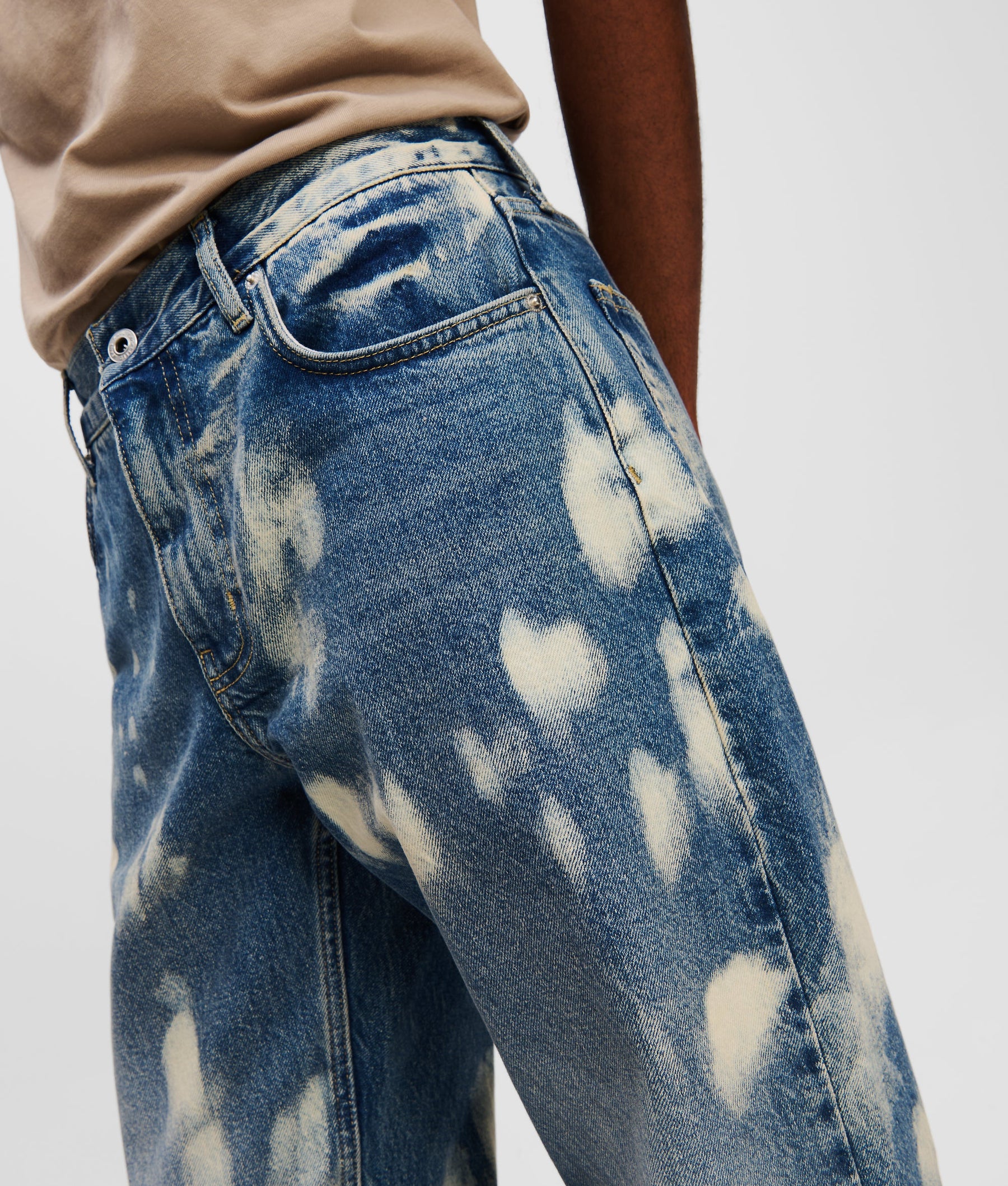 BLEACHED STRAIGHT JEANS