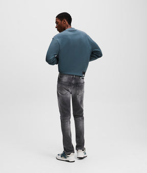 DISTRESSED SLIM JEANS