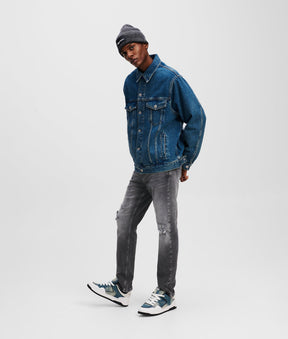 DISTRESSED SLIM JEANS