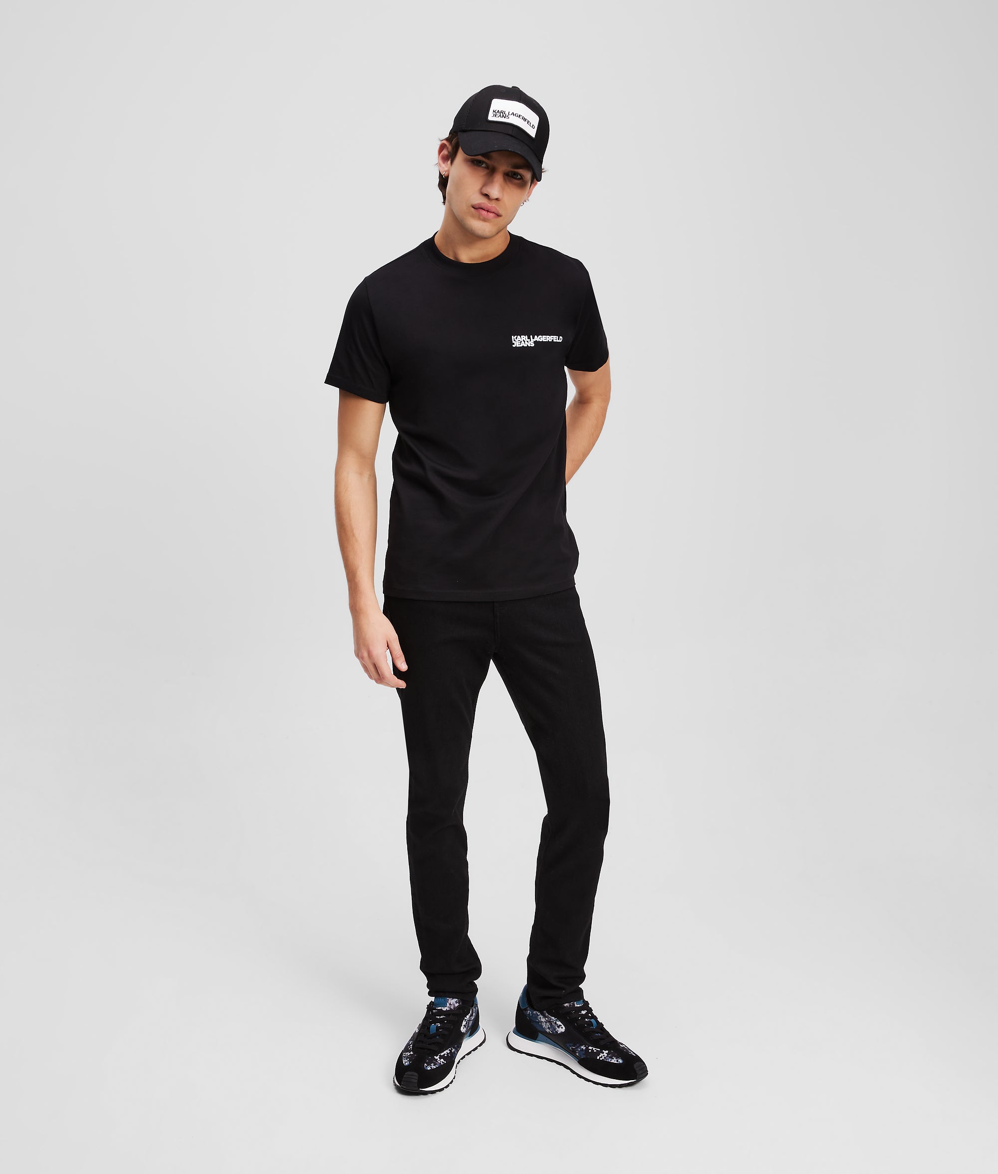 SLIM-FIT T-SHIRT