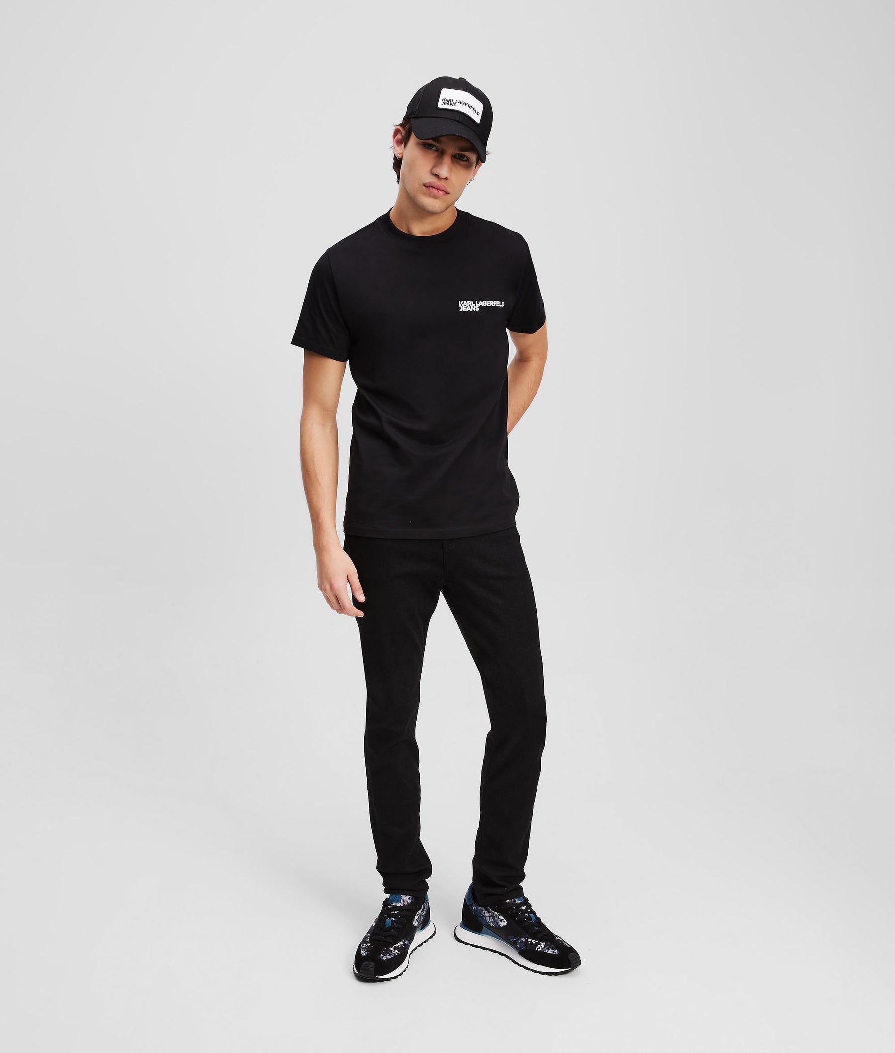 SLIM-FIT T-SHIRT
