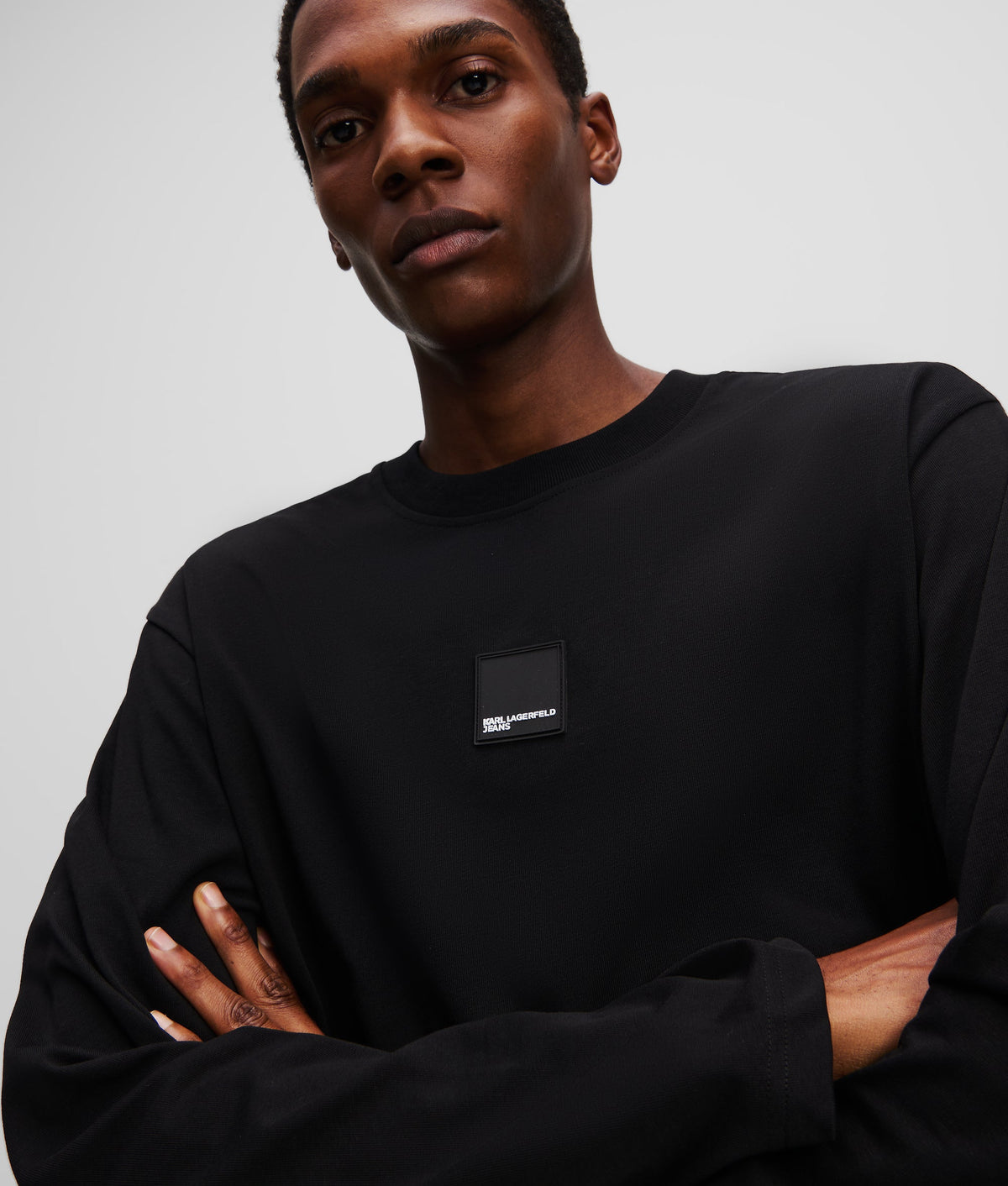 LONG-SLEEVED T-SHIRT