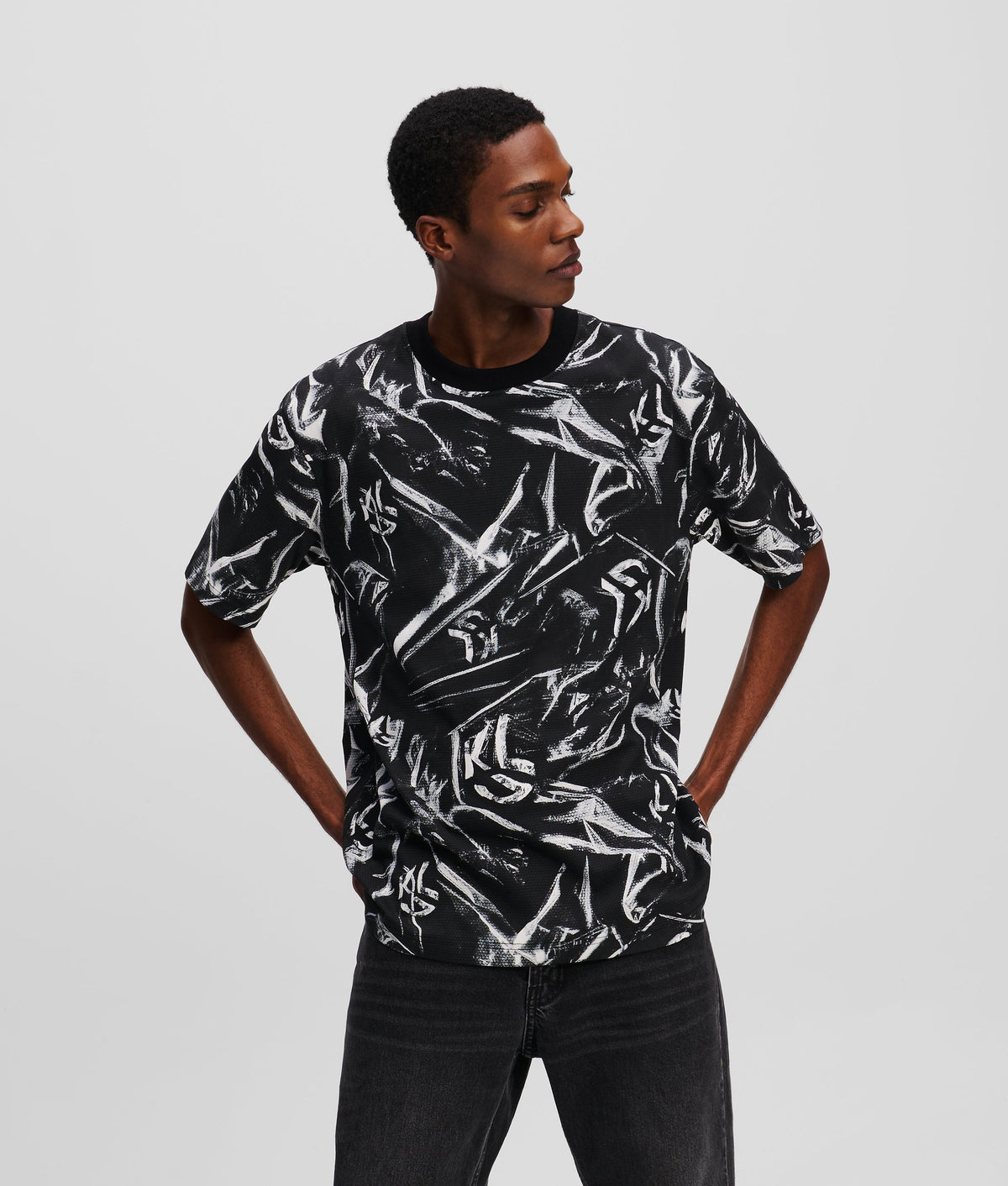 GRAPHIC MONOGRAM T-SHIRT