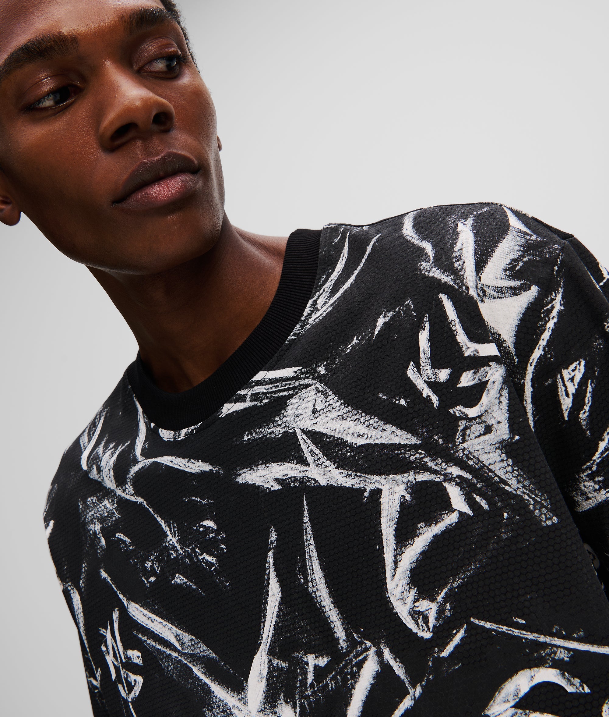 GRAPHIC MONOGRAM T-SHIRT