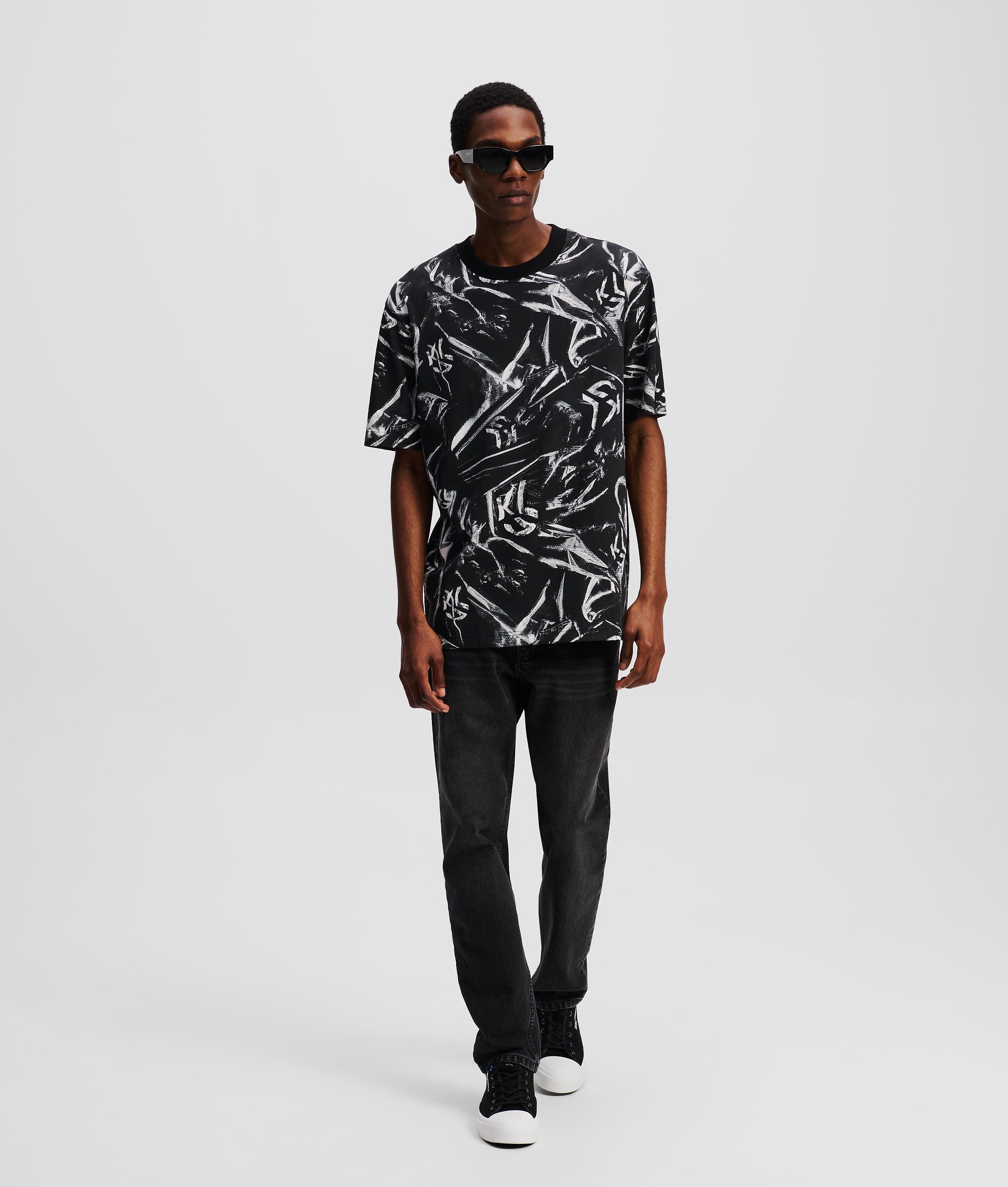 GRAPHIC MONOGRAM T-SHIRT