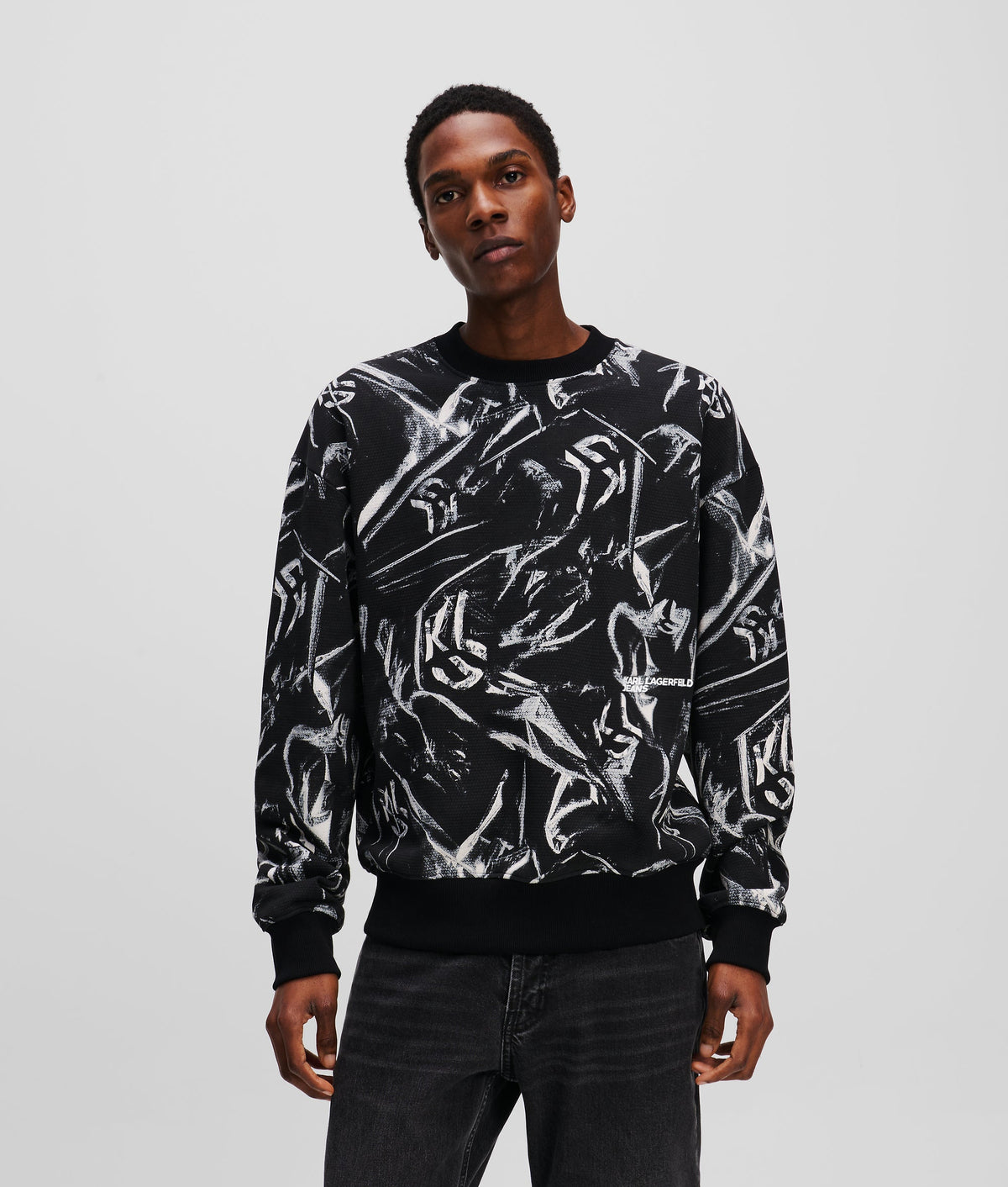 GRAPHIC MONOGRAM SWEATSHIRT