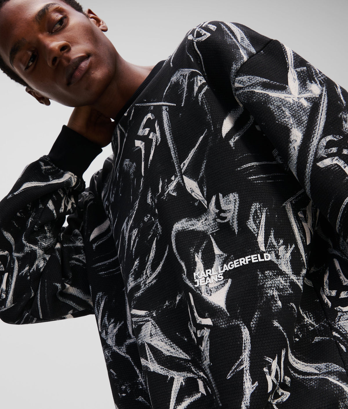 GRAPHIC MONOGRAM SWEATSHIRT