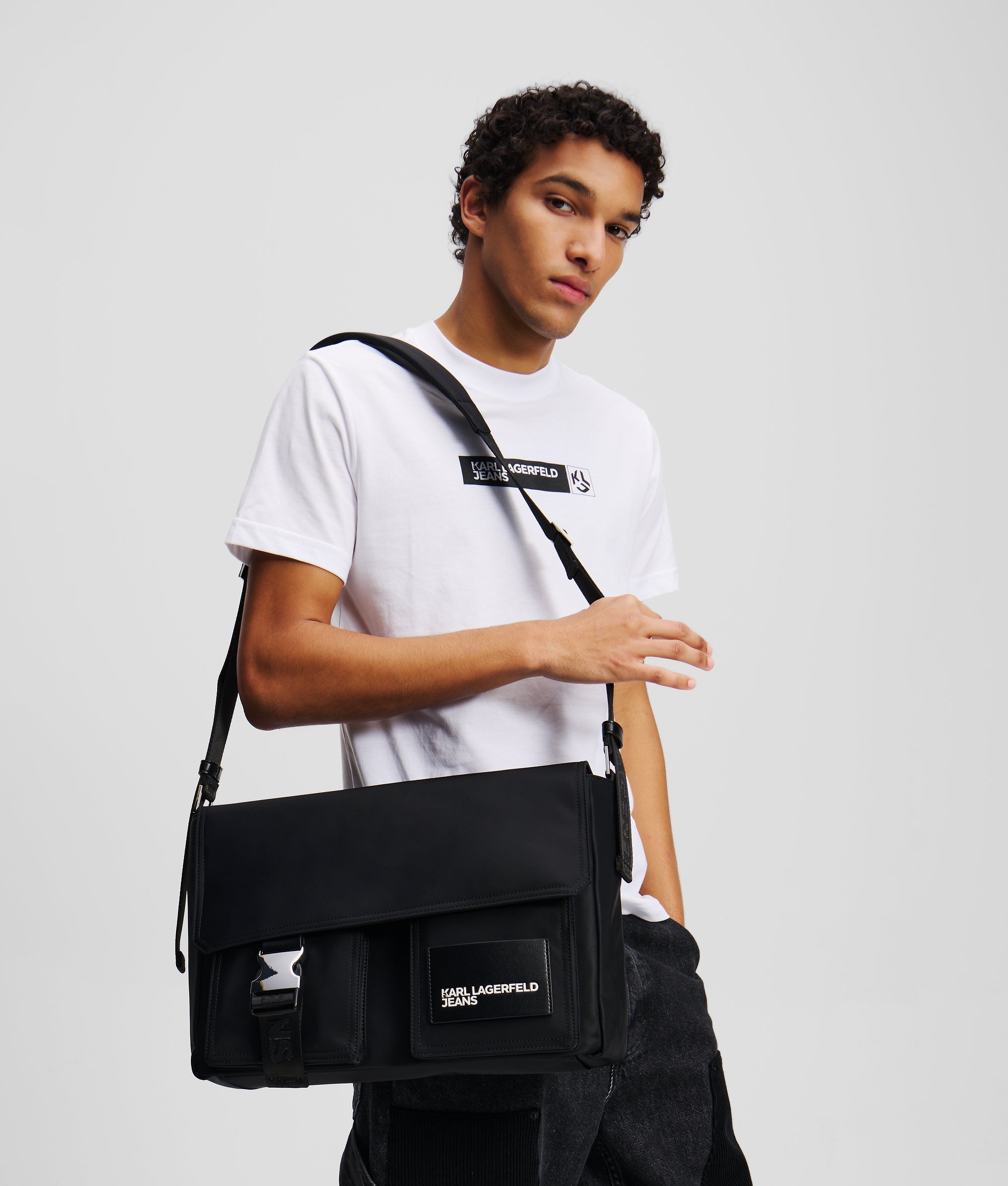 UTILITY NYLON MESSENGER BAG