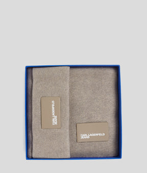 BEANIE AND SCARF GIFT SET
