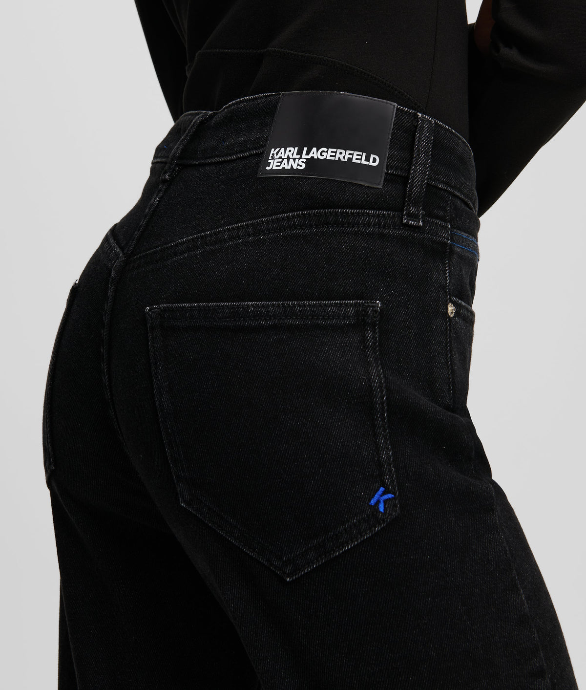 HIGH-RISE STRAIGHT JEANS
