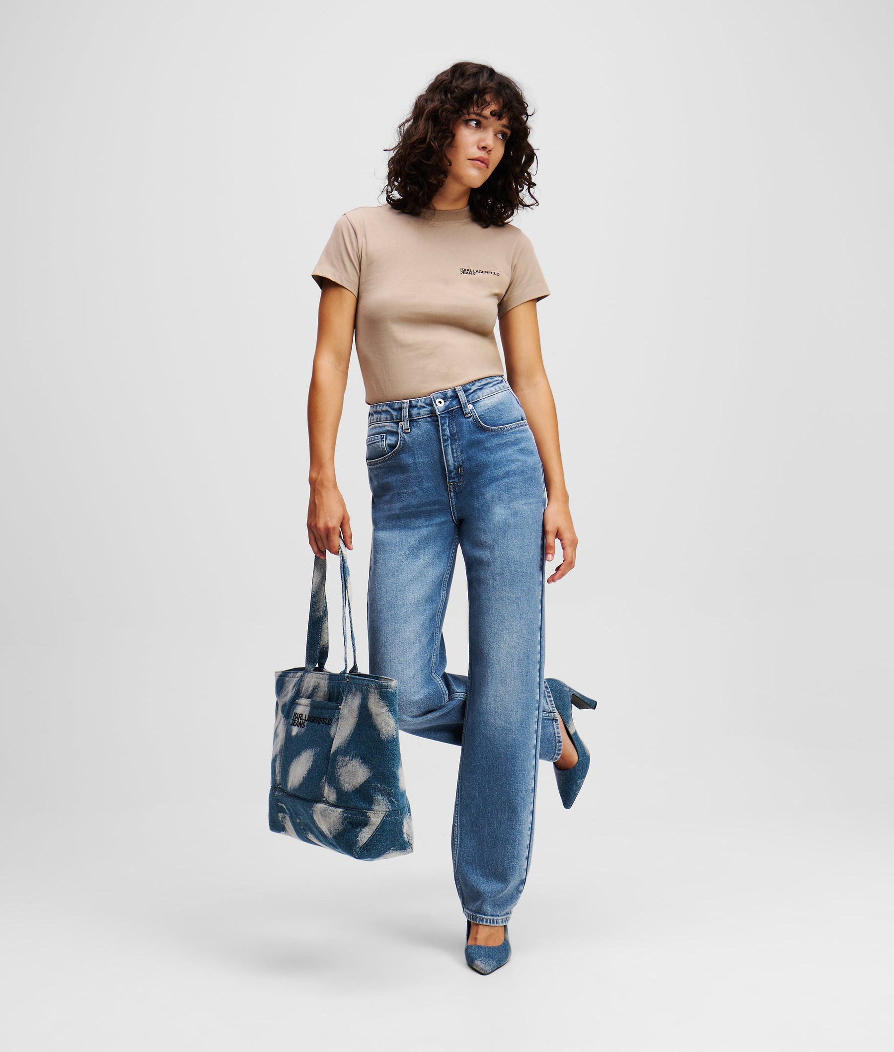 HIGH-RISE STRAIGHT JEANS