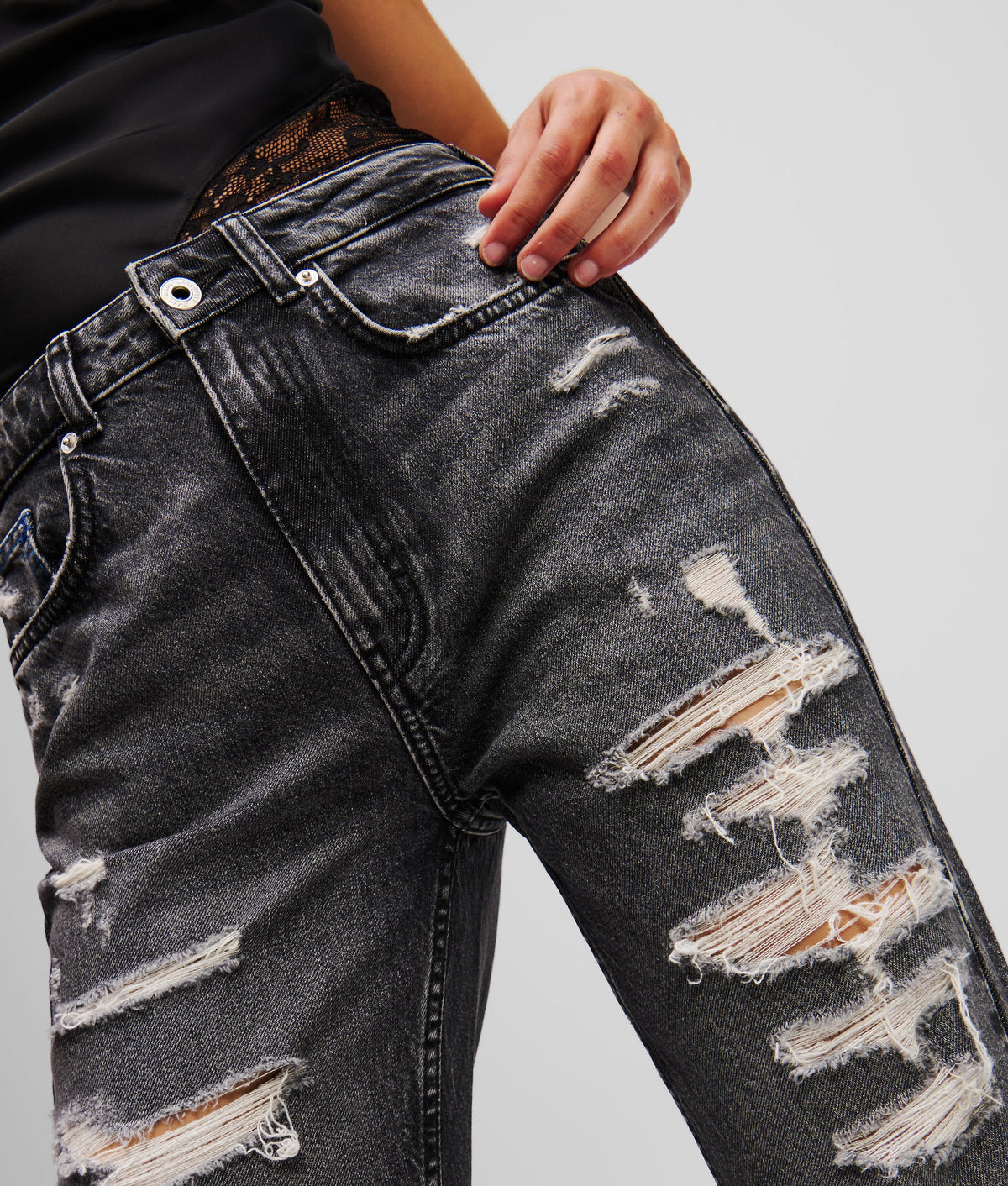 DISTRESSED HIGH-RISE STRAIGHT JEANS