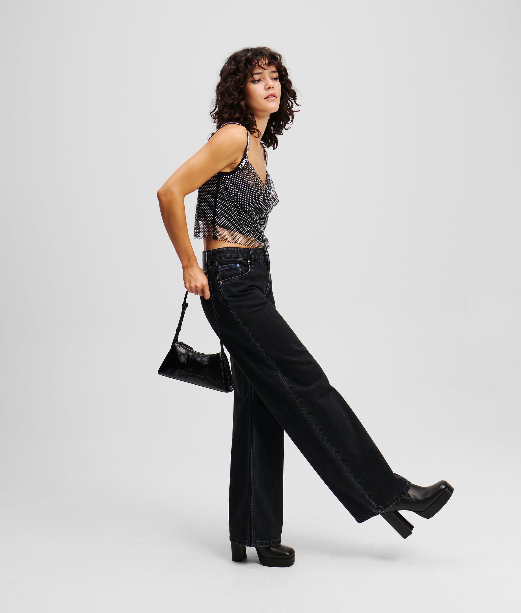 MID-RISE RELAXED JEANS