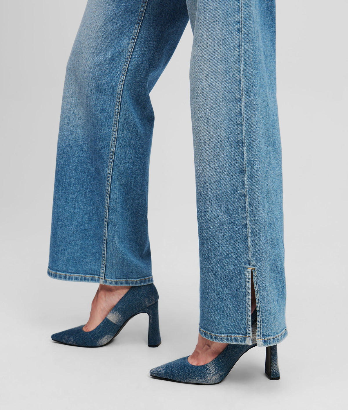 MID-RISE RELAXED JEANS WITH SPLIT HEM