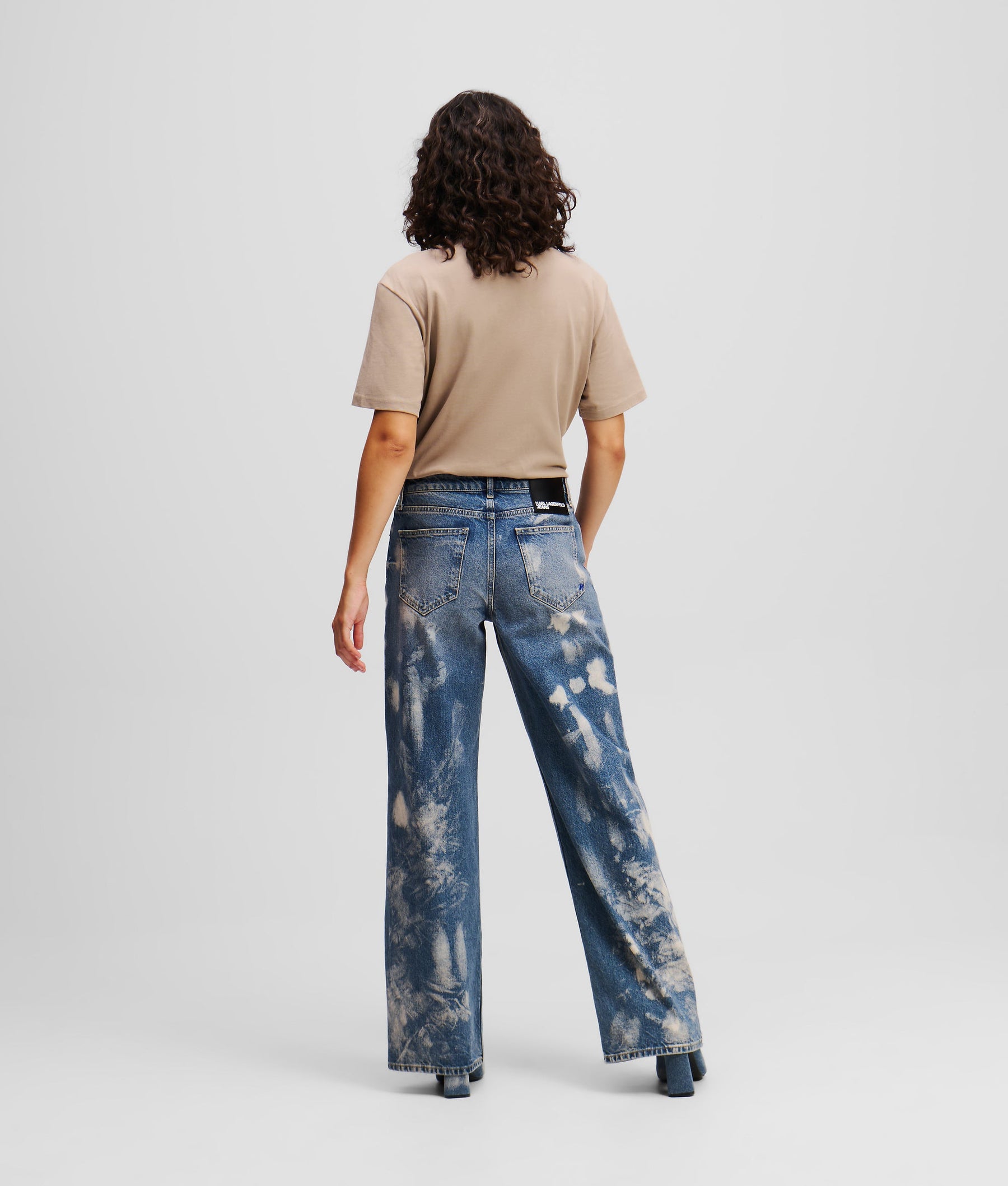 BLEACHED MID-RISE RELAXED JEANS
