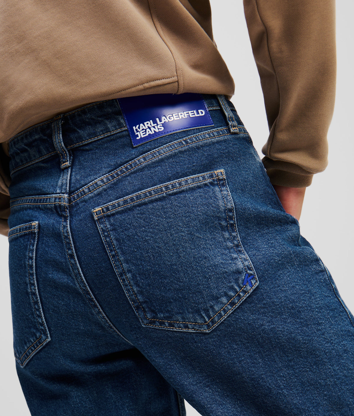 MOM JEANS
