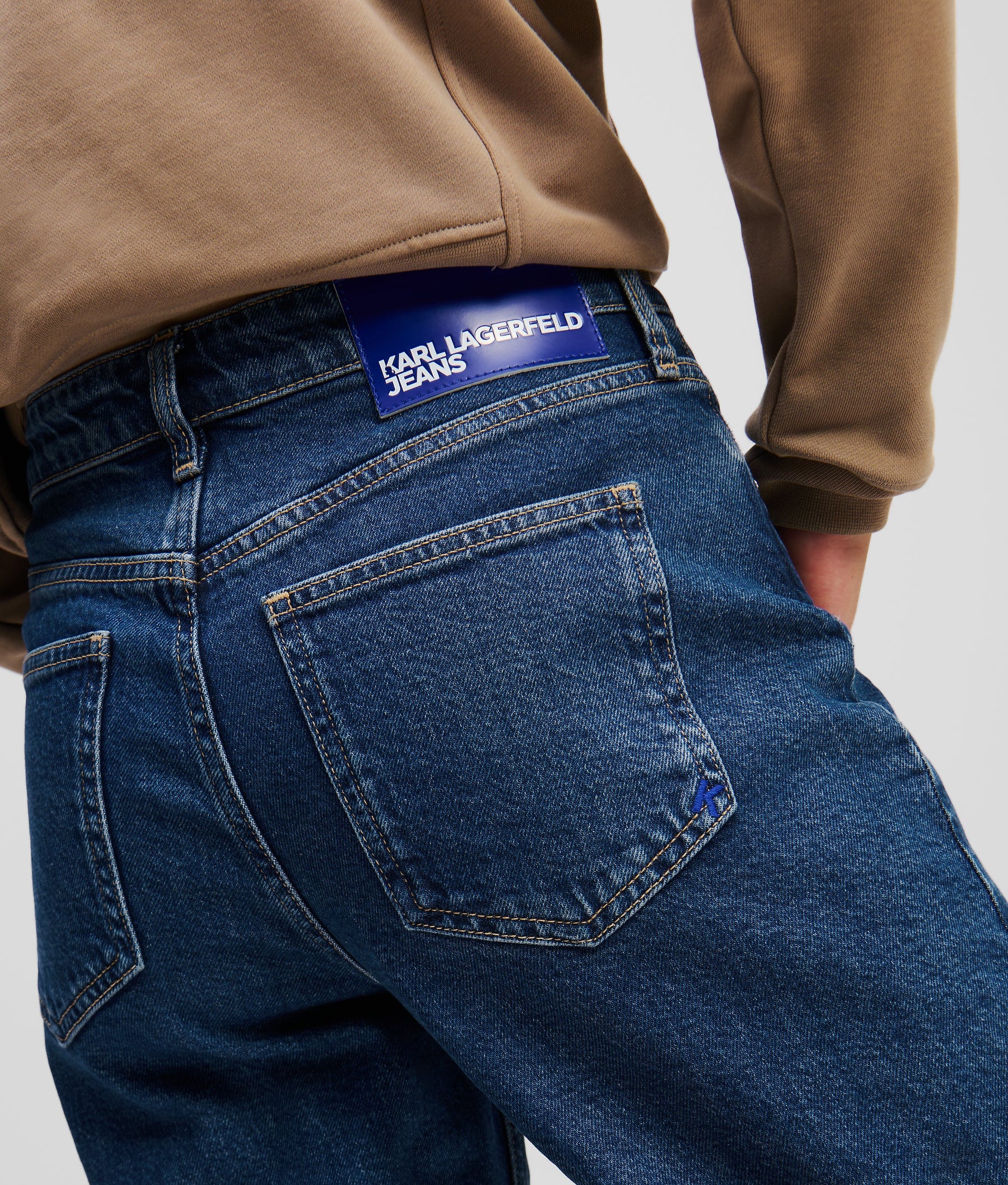 MOM JEANS