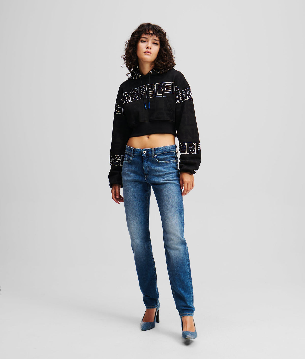 MID-RISE SLIM JEANS
