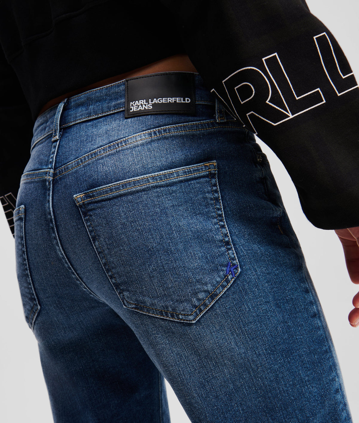 MID-RISE SLIM JEANS