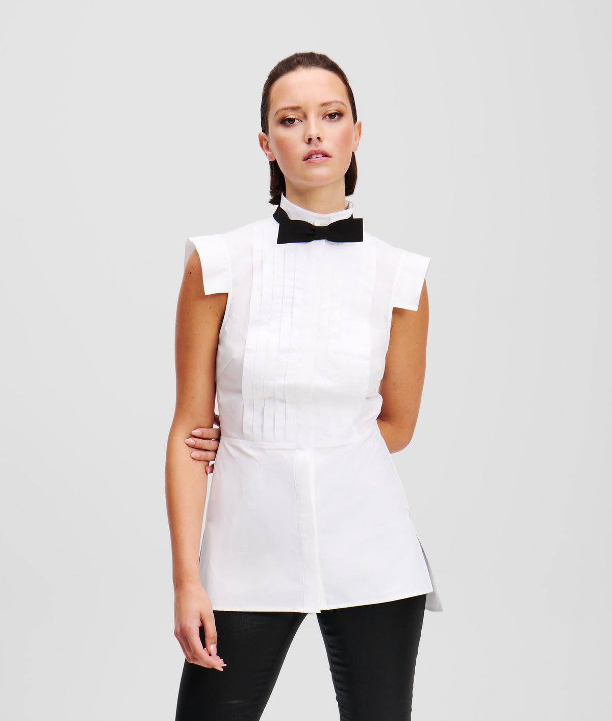 SLEEVELESS BOW TIE BLOUSE