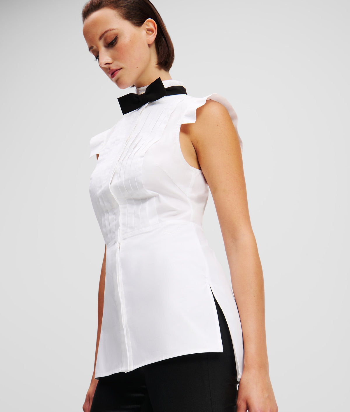 SLEEVELESS BOW TIE BLOUSE