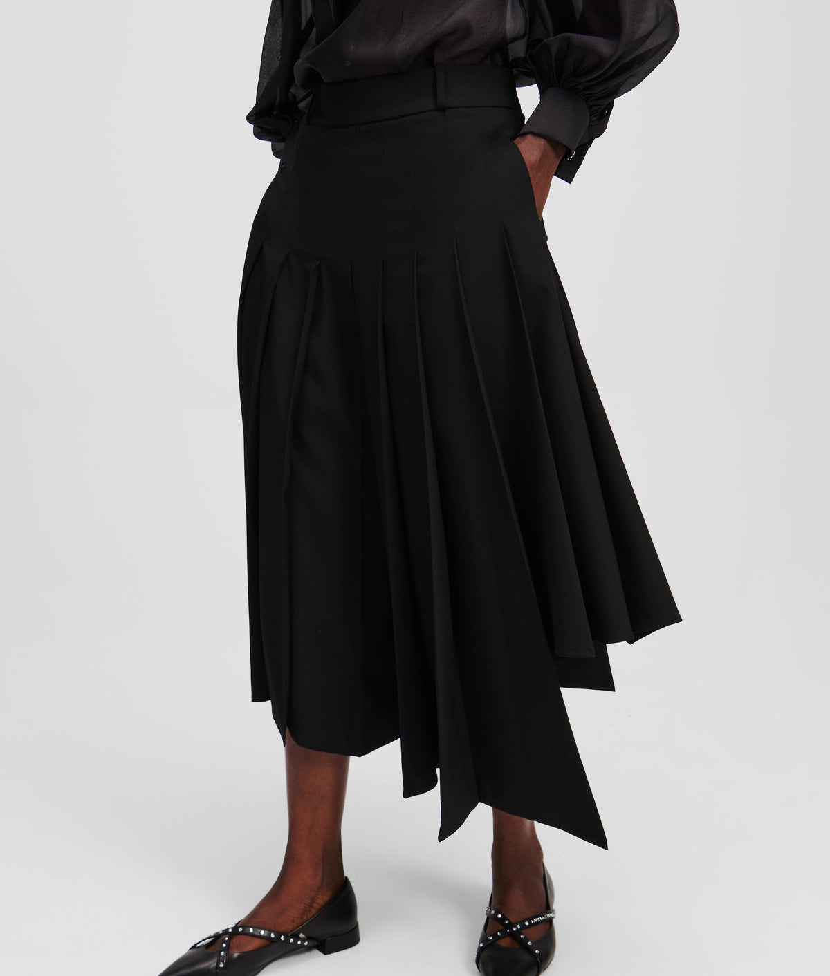 ASYMMETRIC PLEATED SKIRT