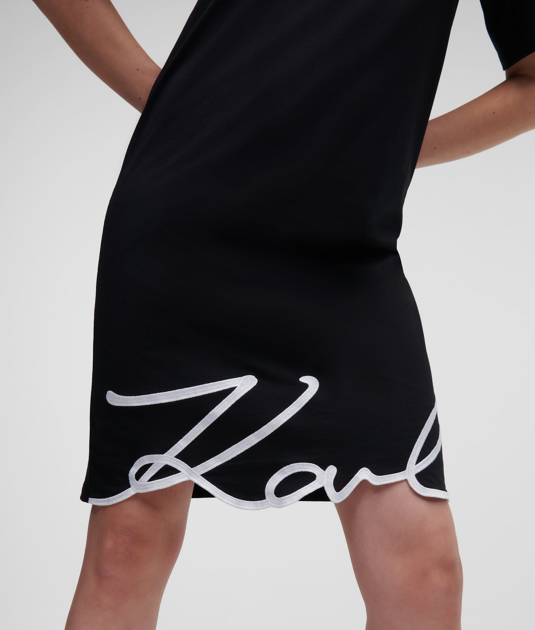 SIGNATURE HEM T-SHIRT DRESS
