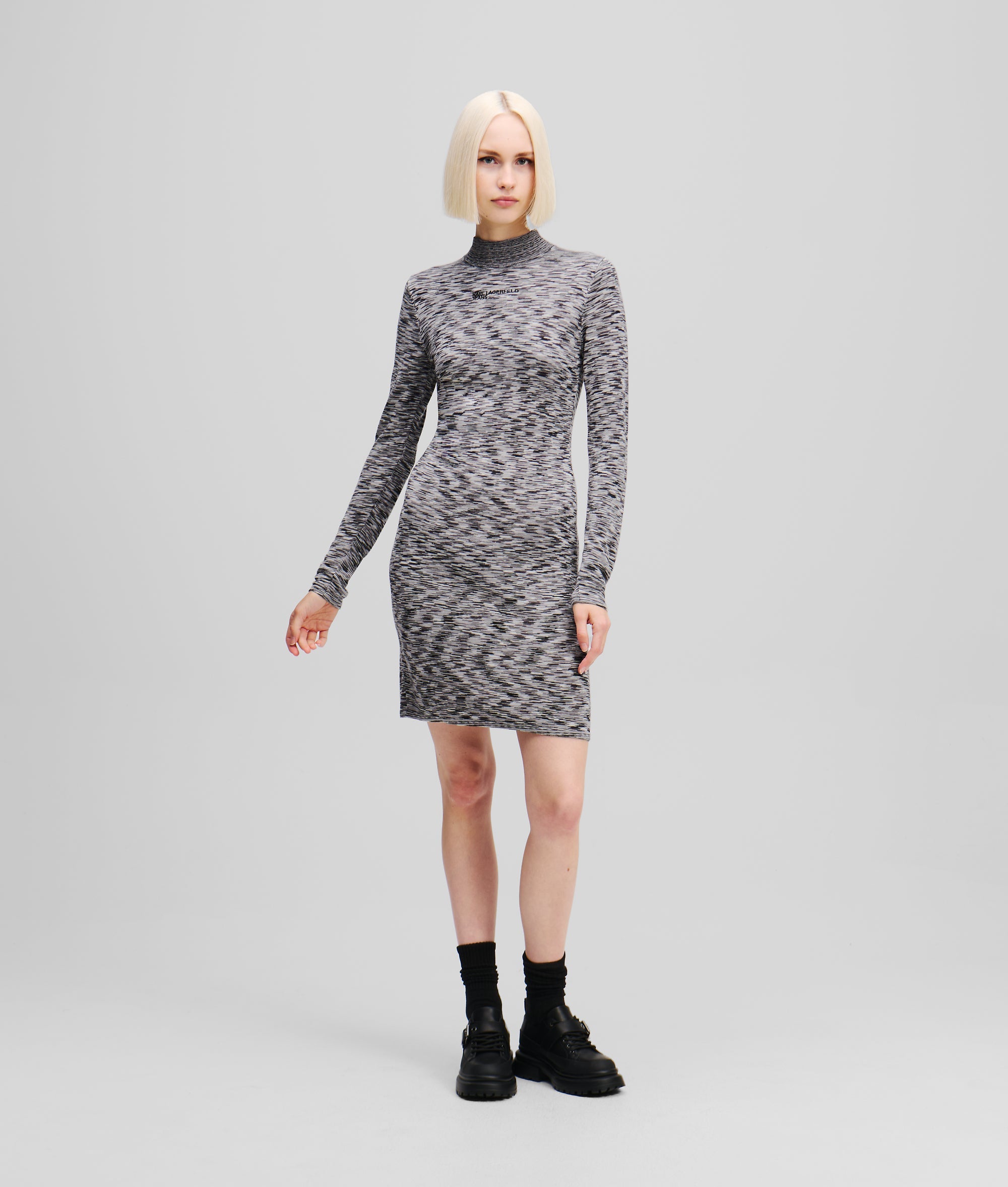 LONG-SLEEVED KNIT DRESS