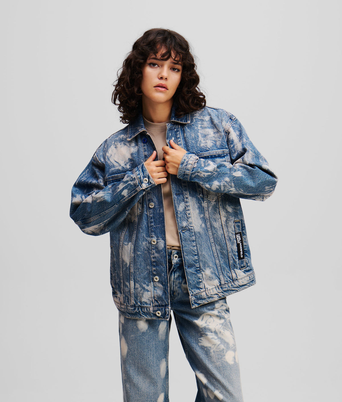 RELAXED-FIT BLEACHED DENIM JACKET
