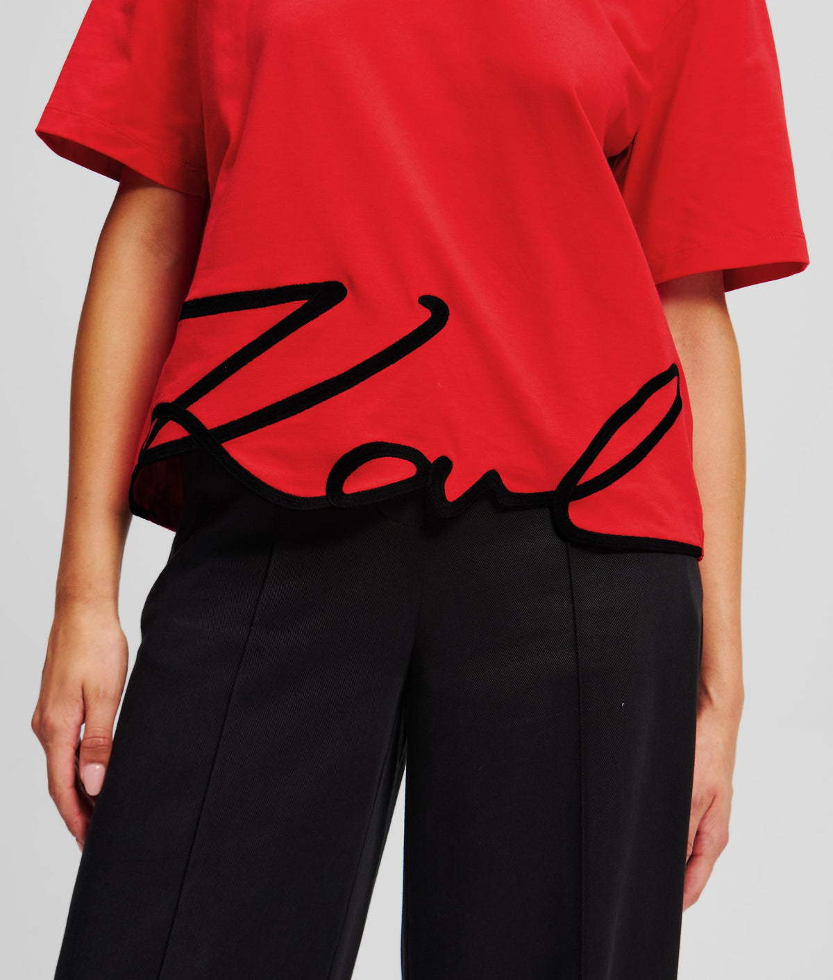 SIGNATURE HEM T-SHIRT