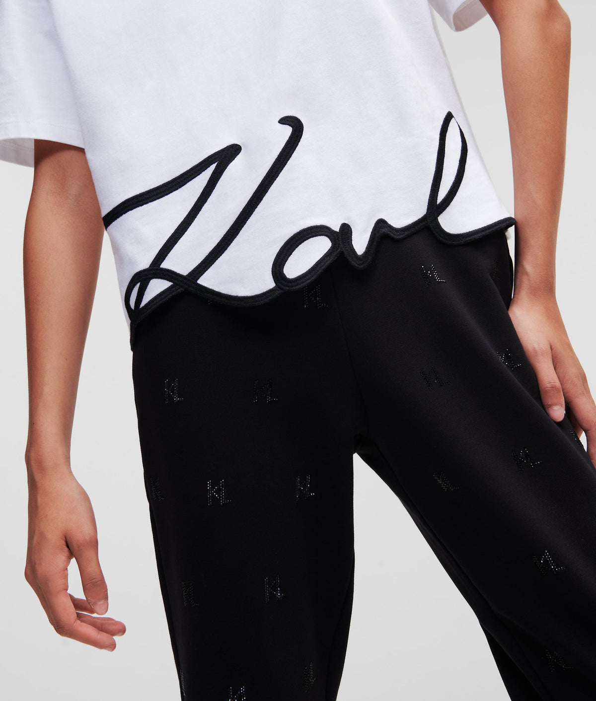 SIGNATURE HEM T-SHIRT