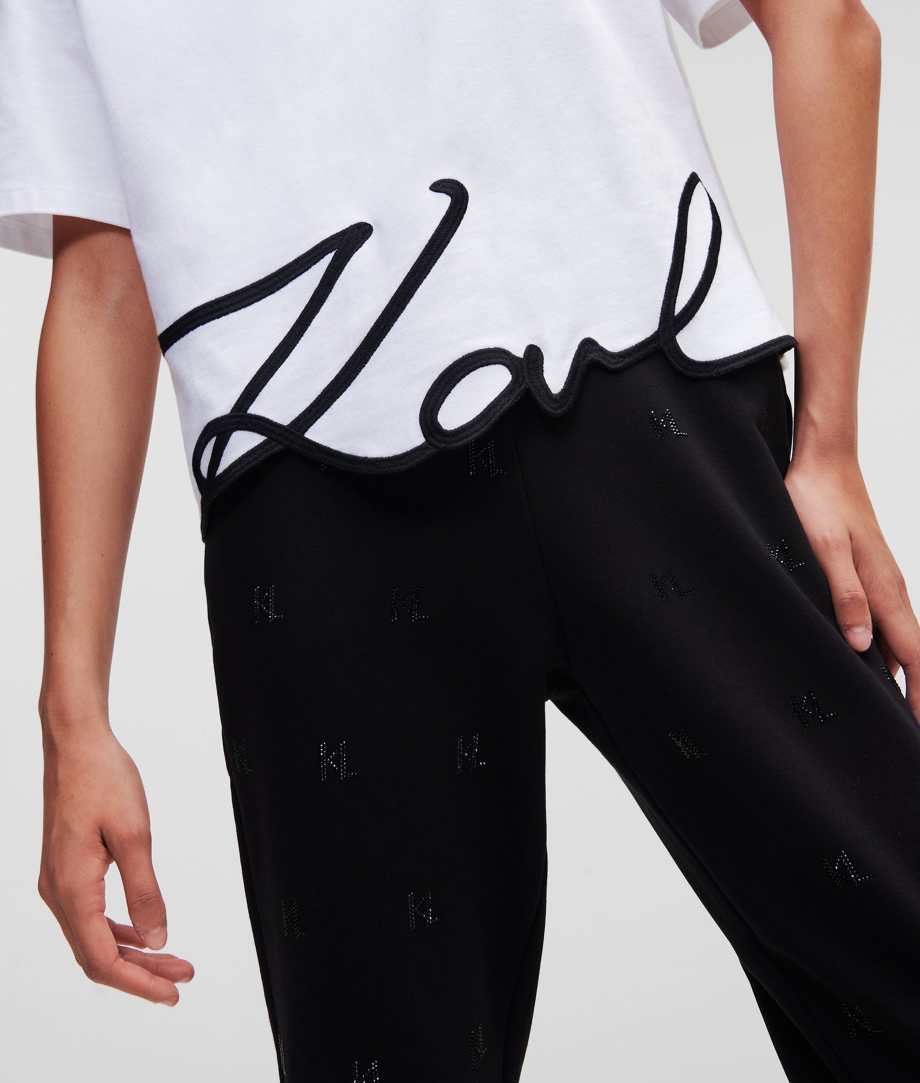 SIGNATURE HEM T-SHIRT