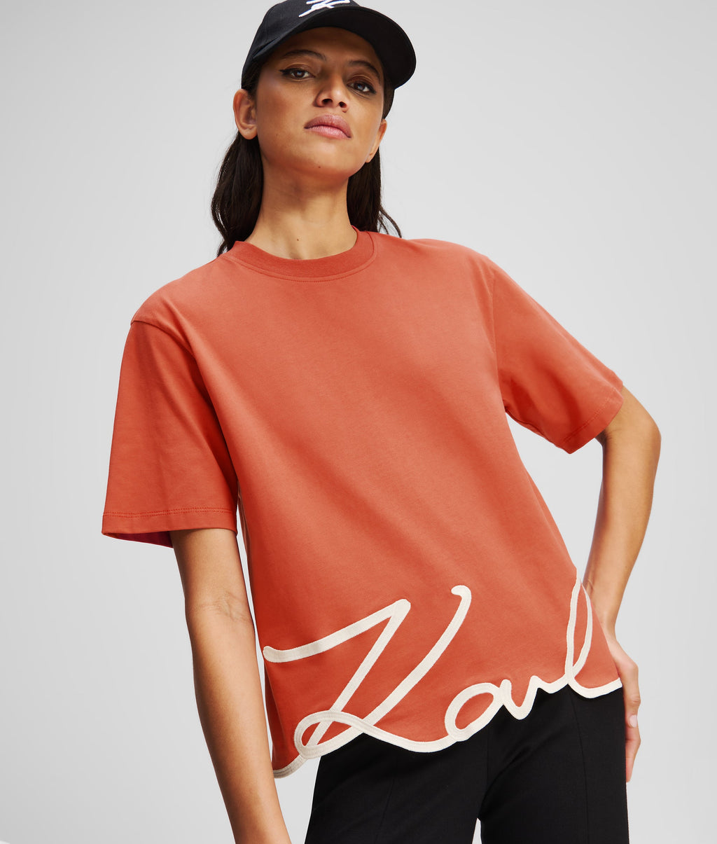 SIGNATURE HEM T-SHIRT