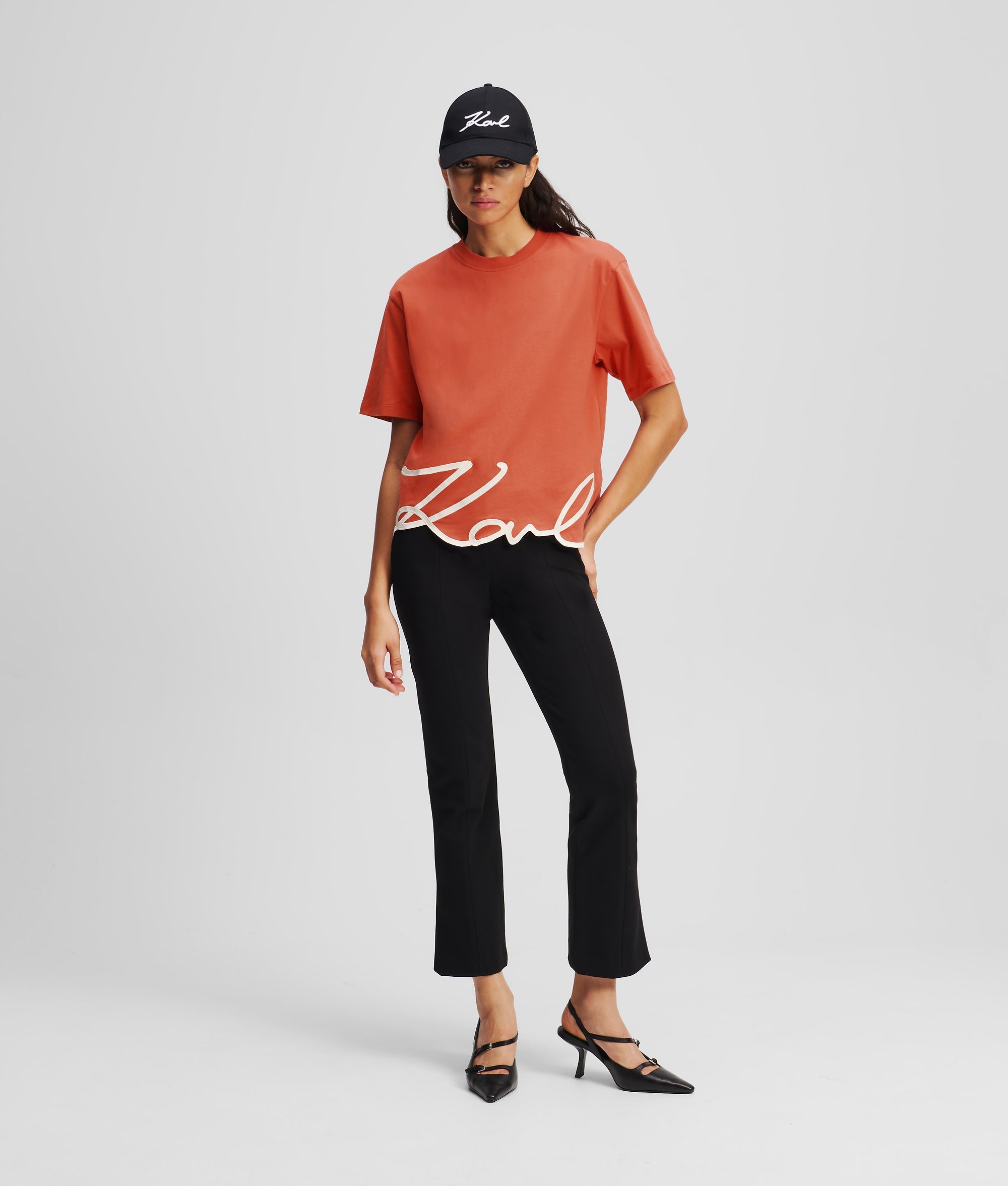 SIGNATURE HEM T-SHIRT