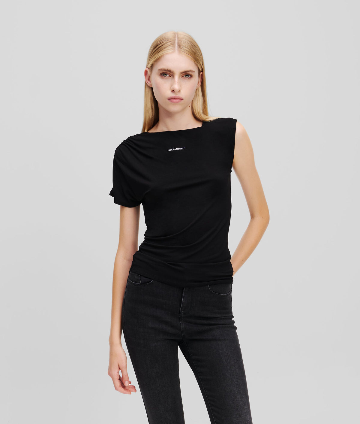 ONE SLEEVE T-SHIRT