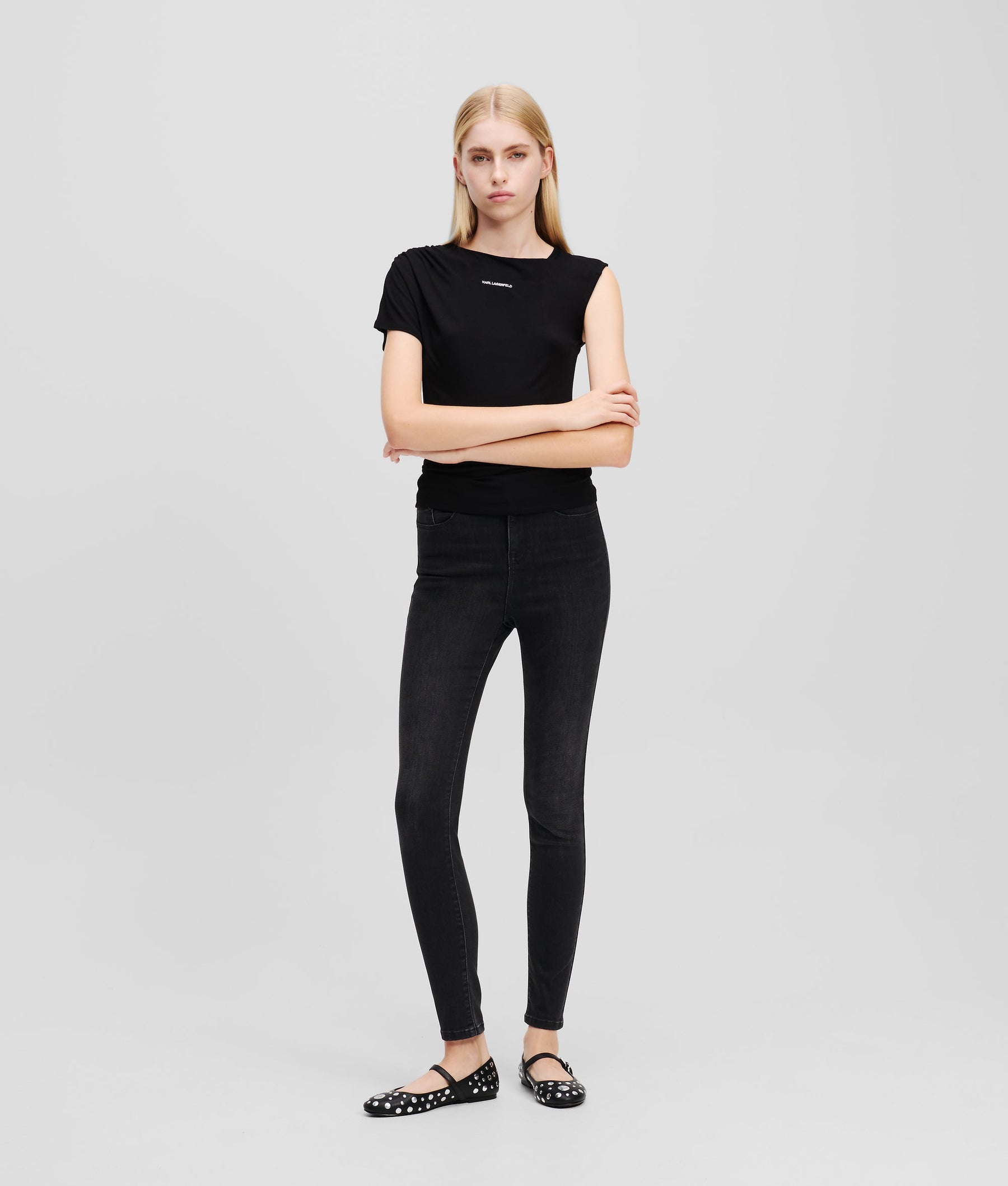 ONE SLEEVE T-SHIRT