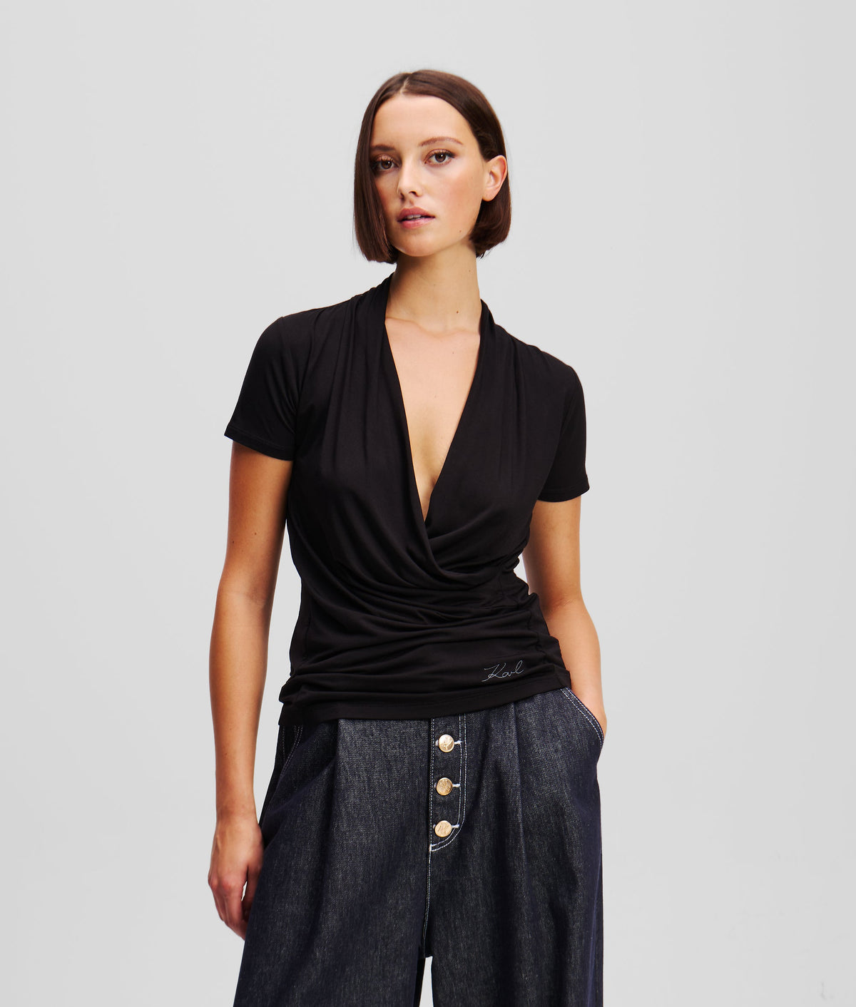 V-NECK T-SHIRT