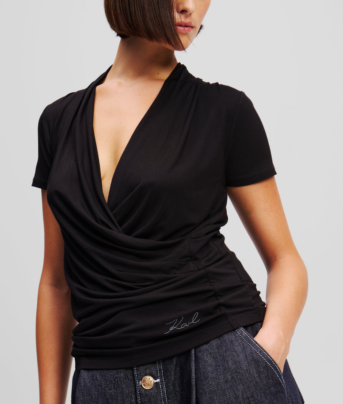 V-NECK T-SHIRT
