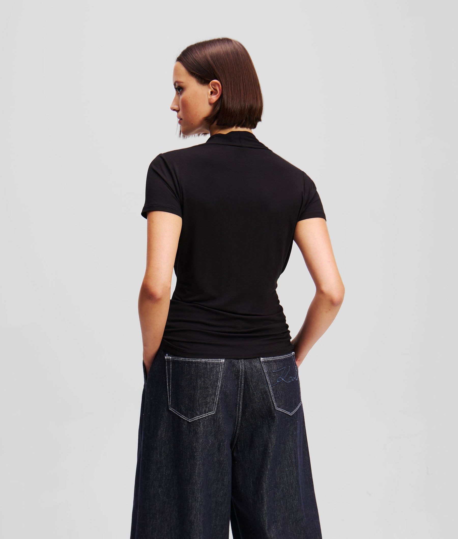 V-NECK T-SHIRT