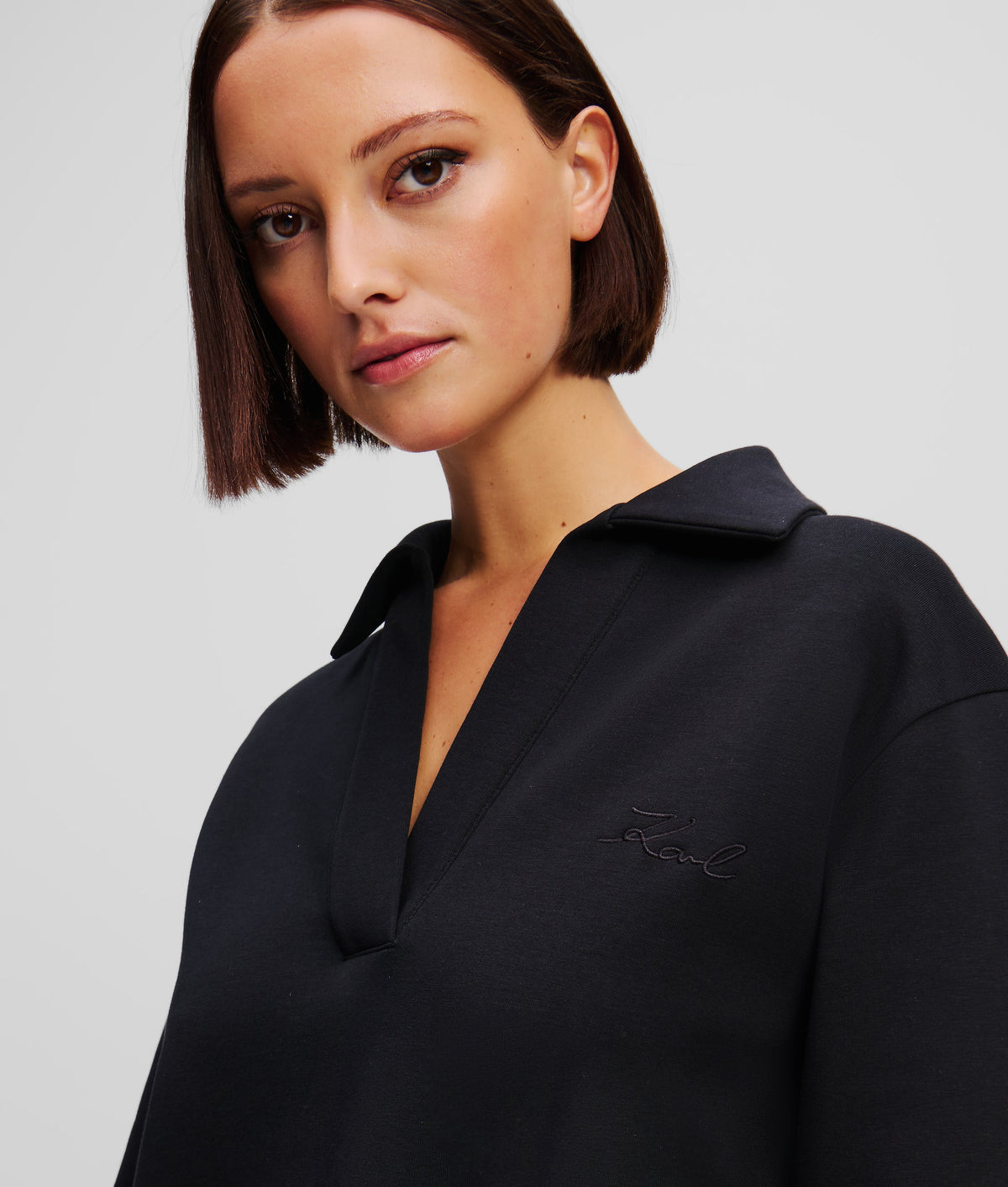 V-NECK SWEATSHIRT